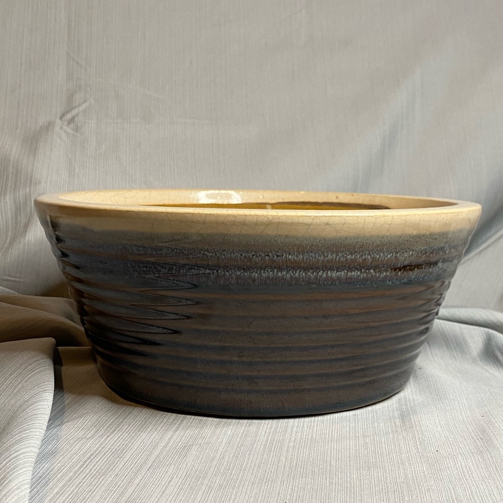 Glazed ceramic pottery planter.